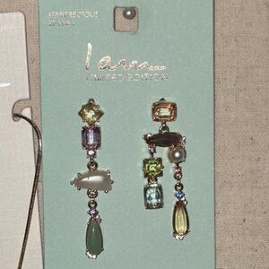 BRAND NEW - Beautiful LIMITED EDITION drop earrings with Semi Precious Stones.